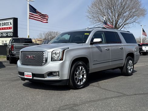 Used 2016 GMC Yukon XL Denali w/ Open Road Package image 3