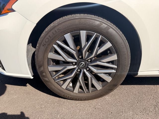 Used 2025 Nissan Altima 2.5 SV FWD image 18