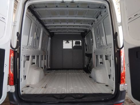 Used 2023 Mercedes-Benz Sprinter 2500 image 15