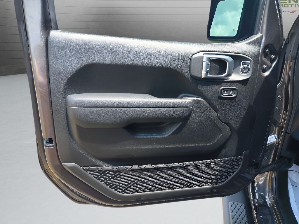 Used 2024 Jeep Gladiator Sport AWD/4WD image 10