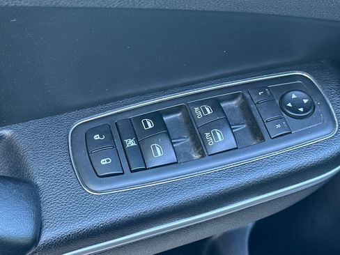 Used 2018 Chrysler 300 Limited w/ Safetytec Plus Group RWD image 13