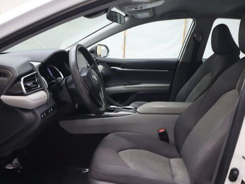 Used 2021 Toyota Camry LE FWD image 16