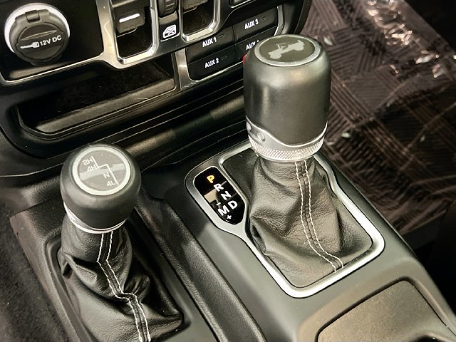 Used 2021 Jeep Wrangler Unlimited Sahara AWD/4WD image 13