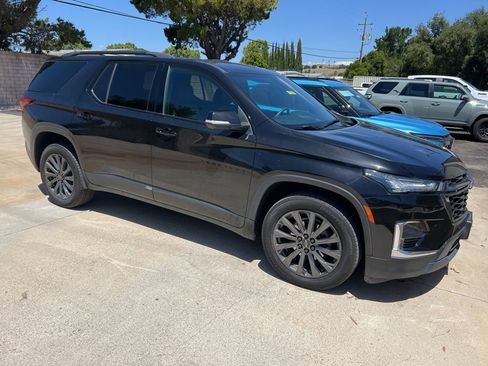 Used 2023 Chevrolet Traverse RS w/ LPO, Cargo Package FWD image 1