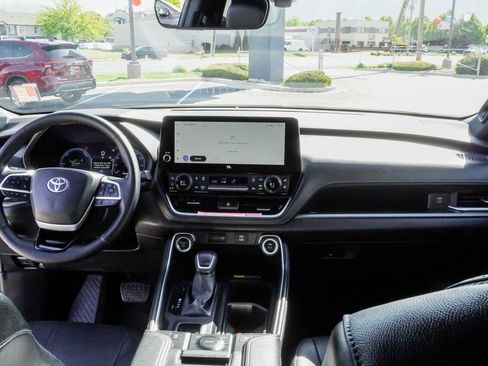Used 2025 Toyota Grand Highlander AWD Hybrid image 34