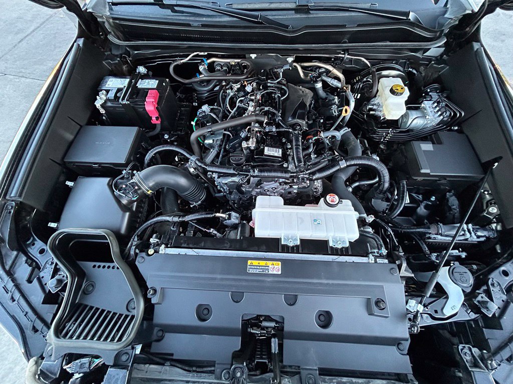 Used 2025 Toyota Tacoma SR5 AWD/4WD image 29
