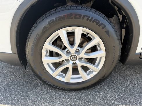 Used 2018 Nissan Rogue SV FWD image 27