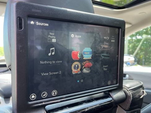 Used 2017 Chrysler Pacifica Limited w/ UConnect Theater Package FWD image 29