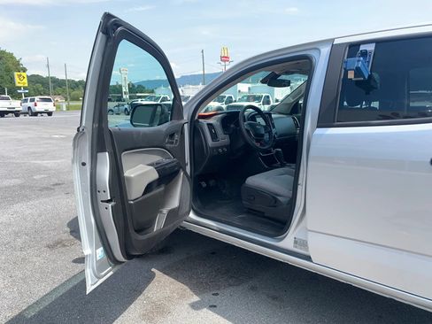 Used 2018 Chevrolet Colorado W/T w/ WT Convenience Package AWD/4WD image 7