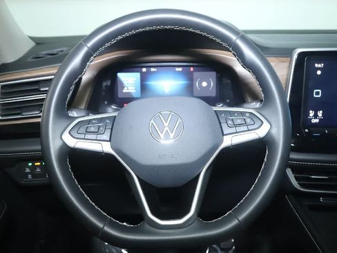 Used 2024 Volkswagen Atlas SE AWD/4WD image 21
