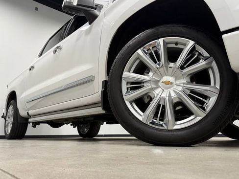 Used 2024 Chevrolet Silverado 1500 High Country w/ High Country Premium Package image 3