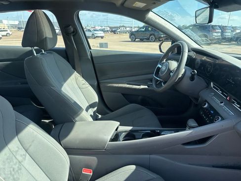 Used 2024 Hyundai Elantra SEL w/ Convenience Package FWD image 25