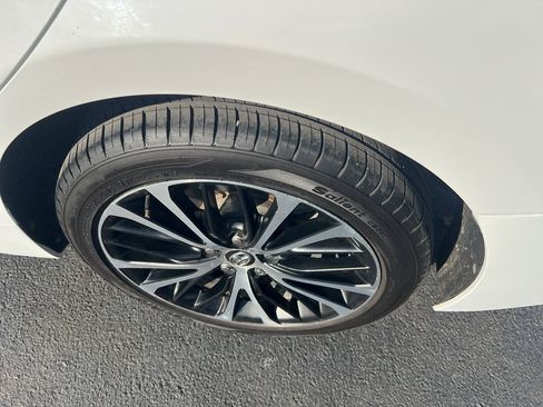 Used 2018 Toyota Camry SE image 9