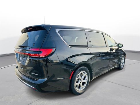 Used 2024 Chrysler Pacifica Limited image 42