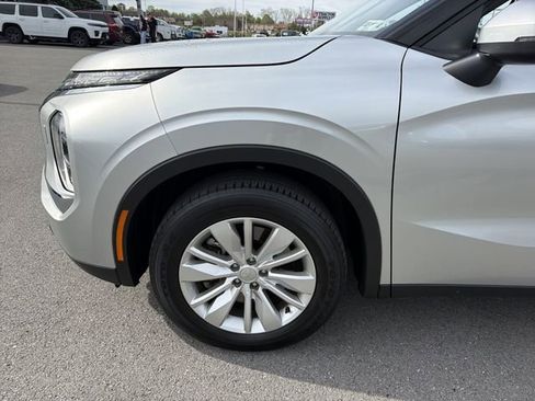 Used 2025 Mitsubishi Outlander ES AWD/4WD image 12