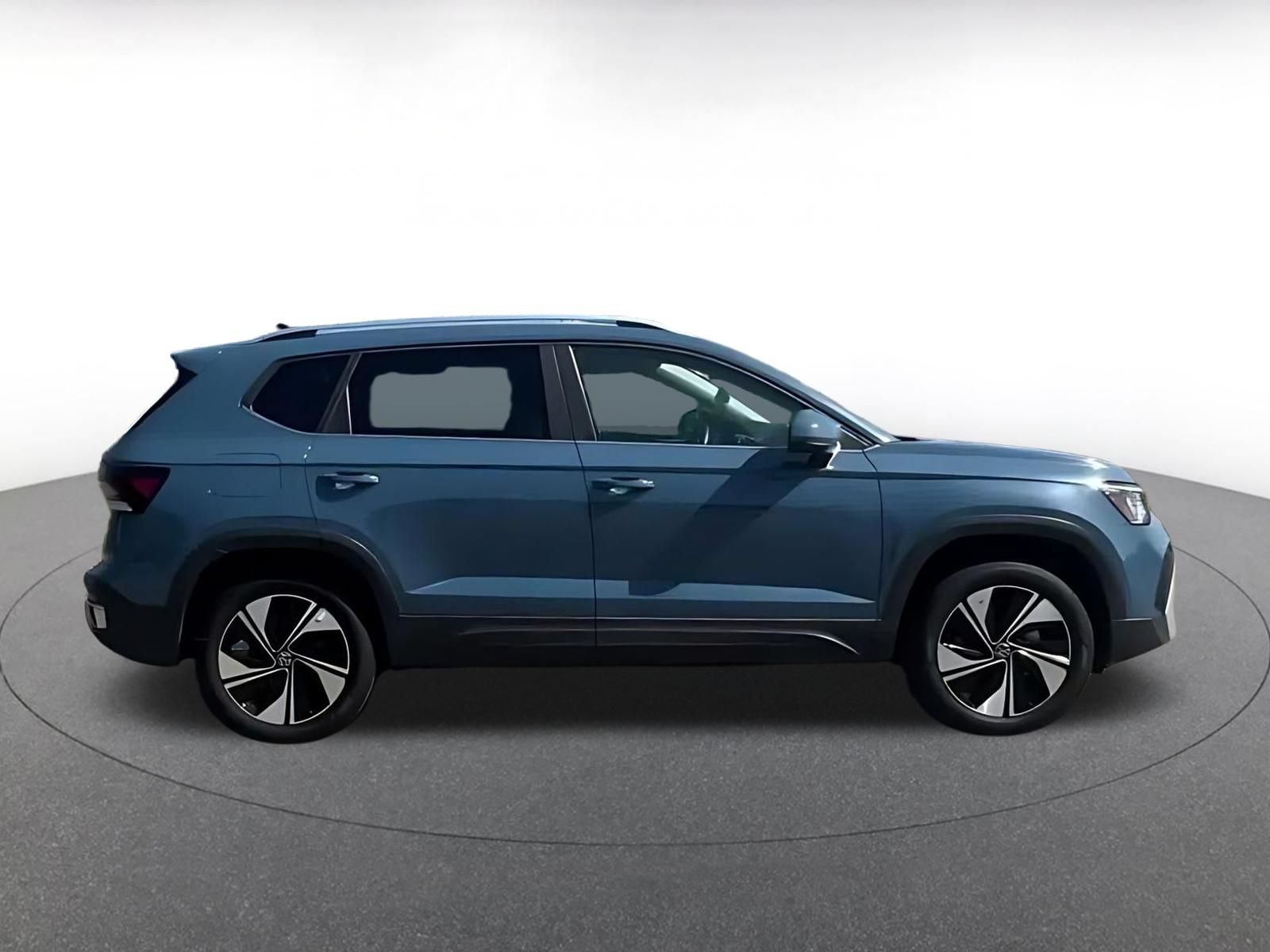 Used 2026 Volkswagen Taos SE AWD/4WD image 15