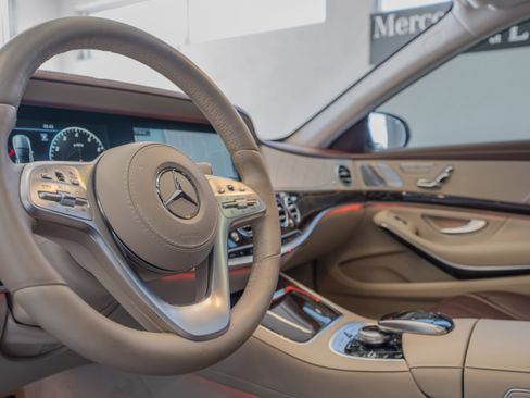 Used 2018 Mercedes-Benz S 560 Sedan image 7