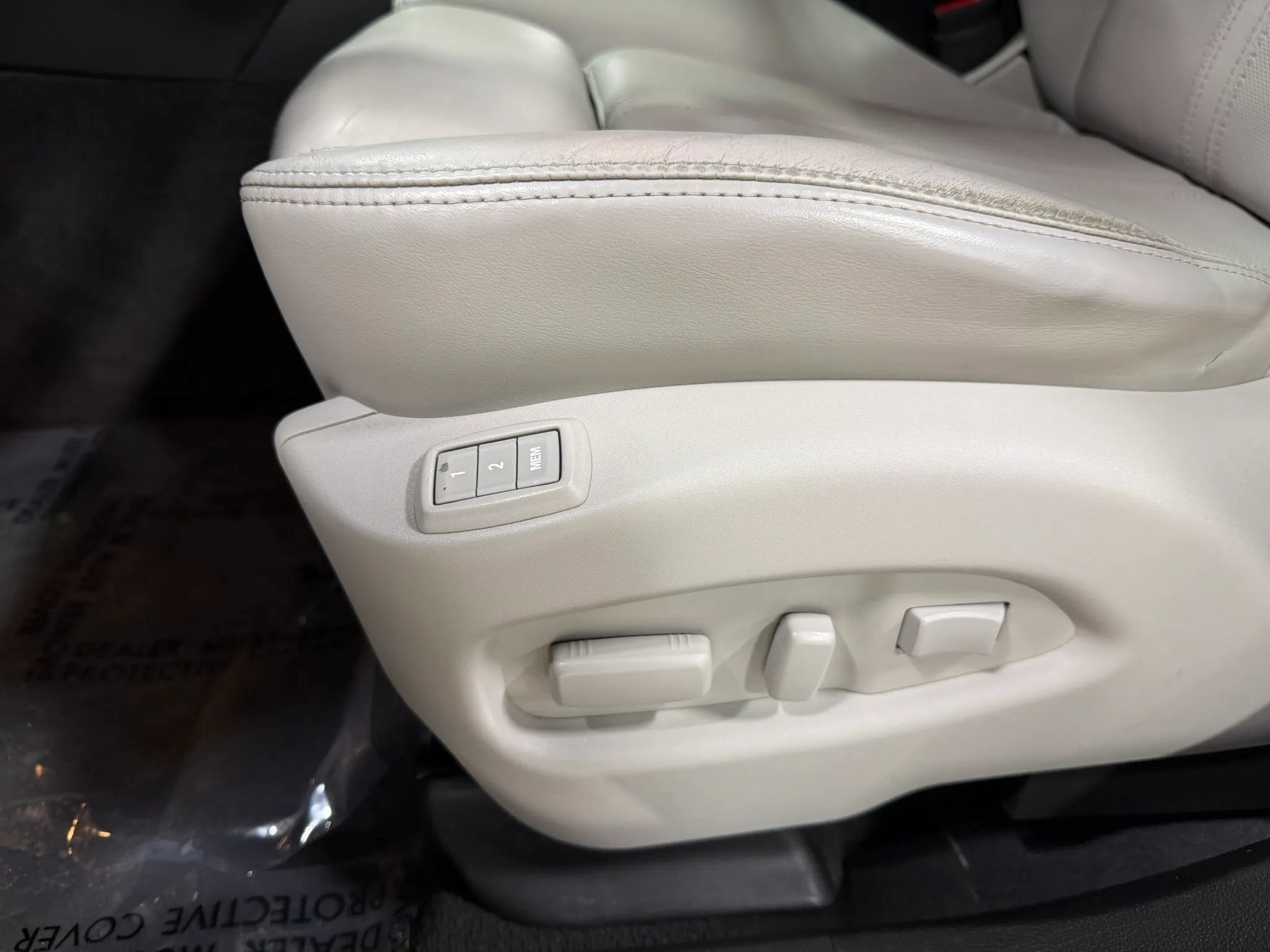 Used 2015 Cadillac SRX Luxury w/ Driver Awareness Package AWD/4WD image 18