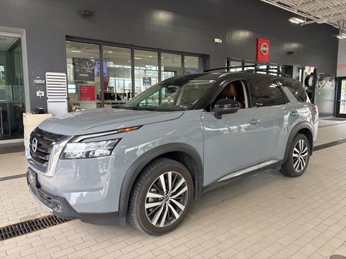Used 2022 Nissan Pathfinder Platinum w/ Cargo Package AWD/4WD image 1