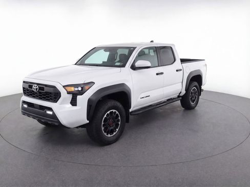 Used 2025 Toyota Tacoma TRD Off-Road image 3