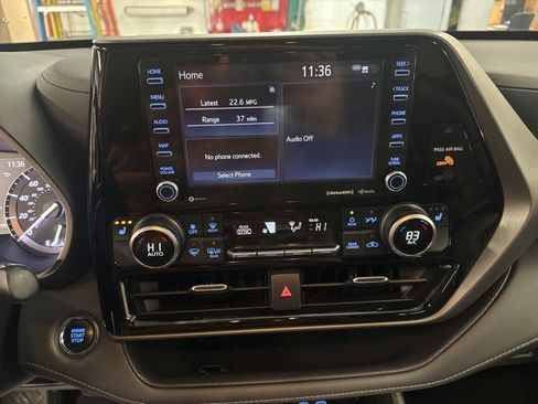 Used 2022 Toyota Highlander XLE image 14
