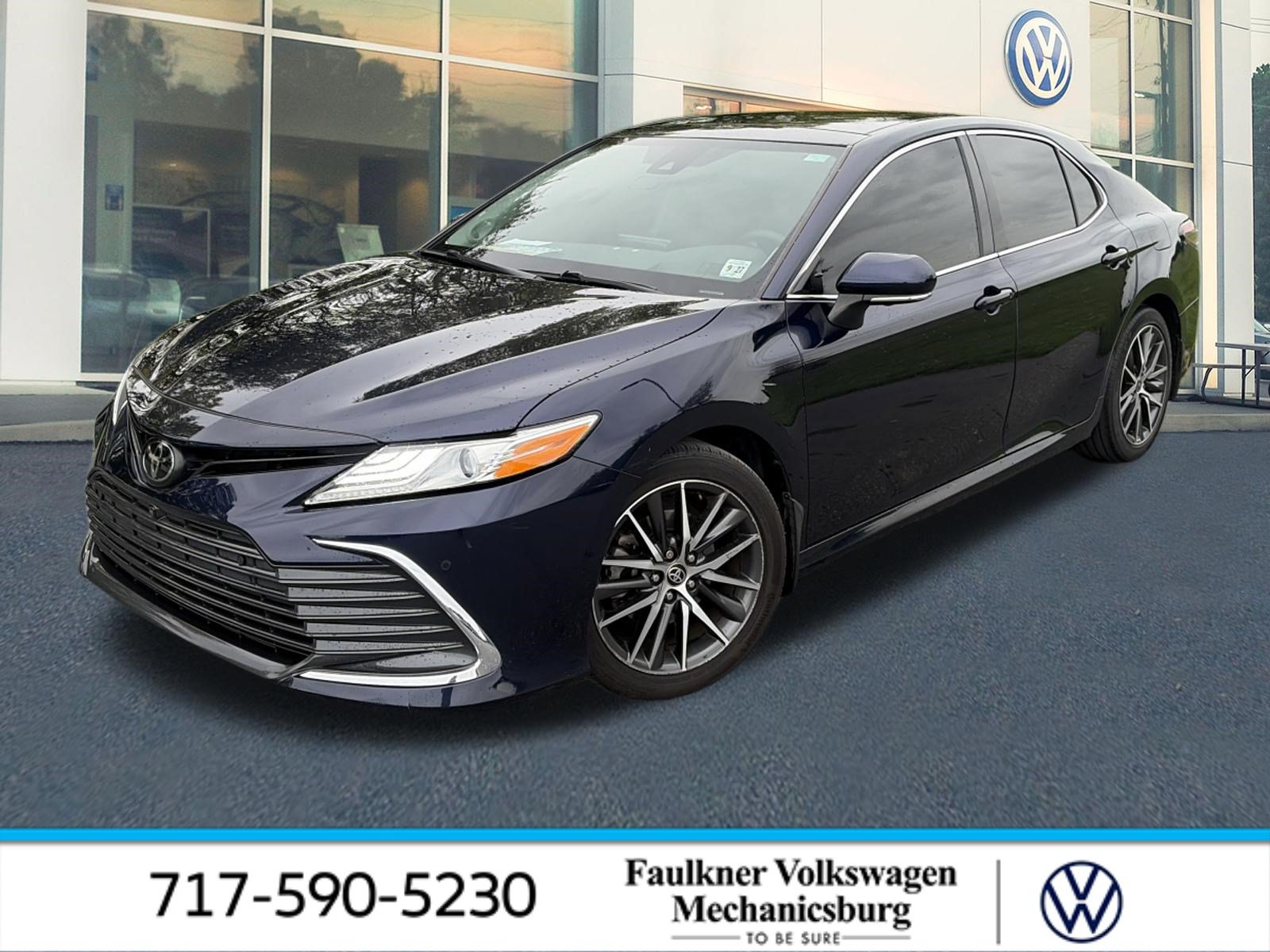 Used 2022 Toyota Camry XLE w/ Navigation Package FWD image 1