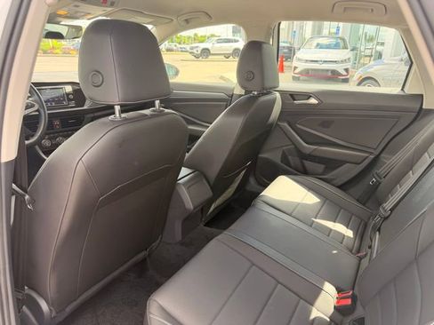 Used 2023 Volkswagen Jetta SE FWD image 12