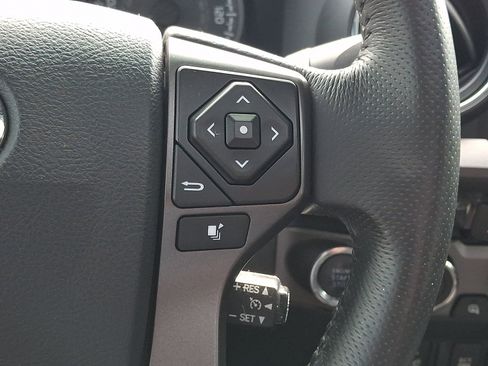 Used 2017 Toyota Tacoma TRD Off-Road AWD/4WD image 23