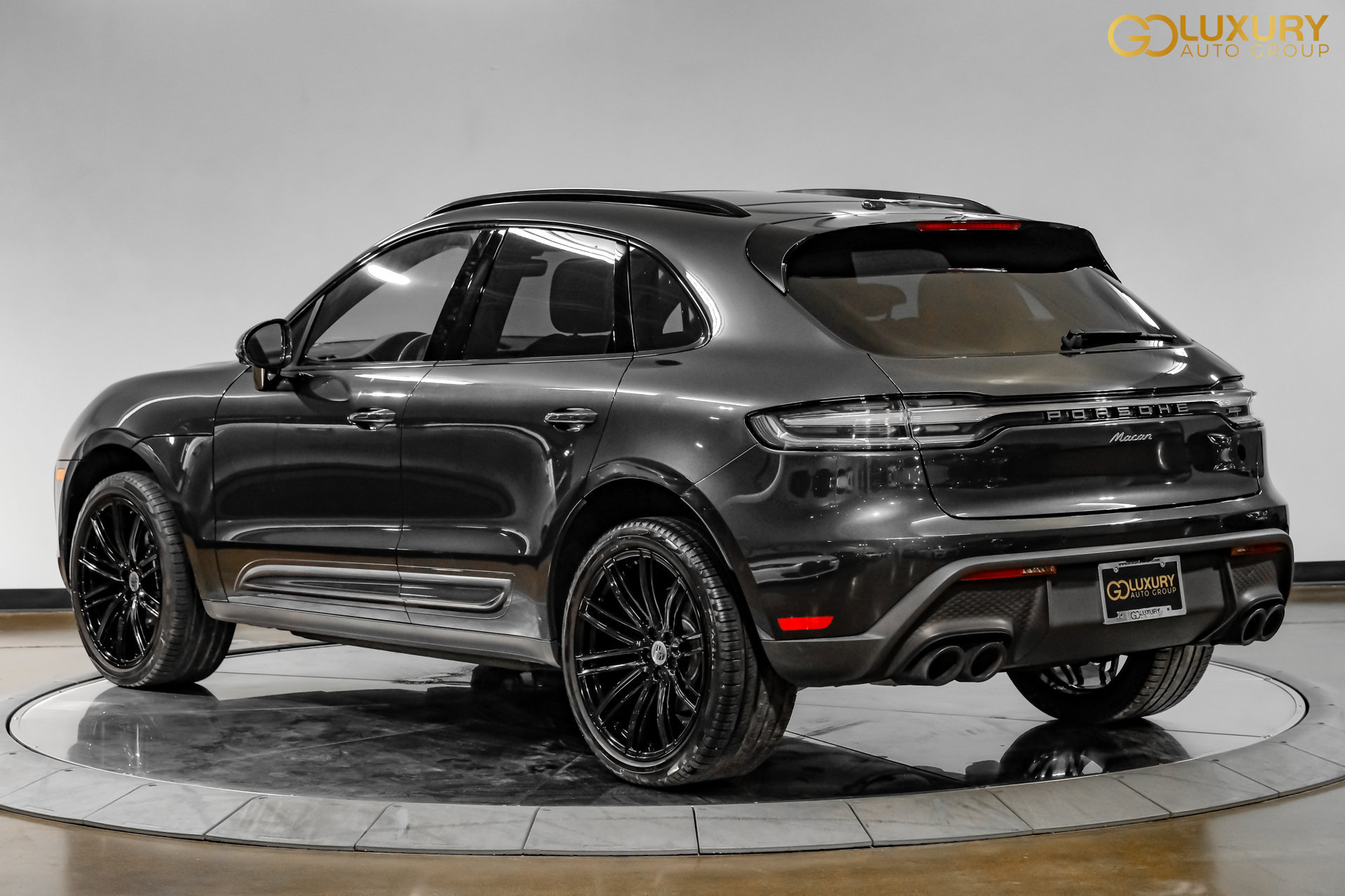 Used 2024 Porsche Macan AWD/4WD image 12