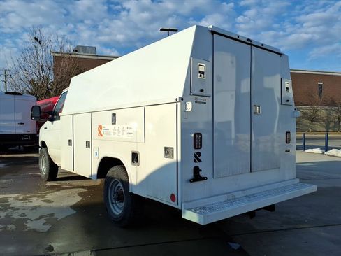 Used 2026 Ford E-350 and Econoline 350 Super Duty w/ Power Equipment Group image 12