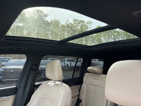 Used 2023 Jeep Grand Cherokee L Limited w/ Luxury Tech Group II image 10