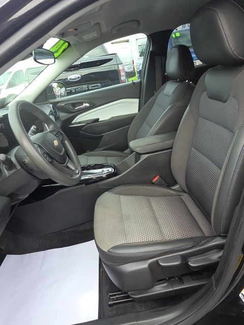 Used 2024 Chevrolet Trax LT FWD image 12