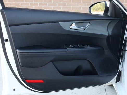 Used 2021 Kia Forte LXS image 12