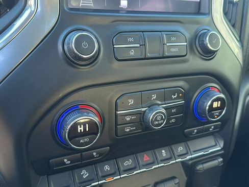 Used 2019 Chevrolet Silverado 1500 RST image 33