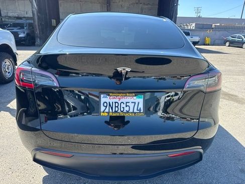 Used 2024 Tesla Model Y 2WD image 6