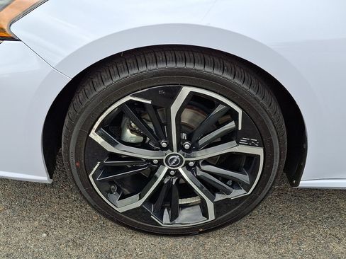Used 2024 Nissan Altima 2.5 SR FWD image 11