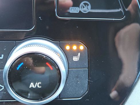 Certified 2023 Toyota Highlander XLE image 18