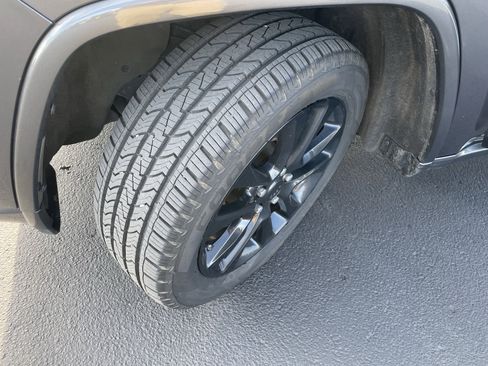 Used 2021 Jeep Grand Cherokee Laredo X image 10