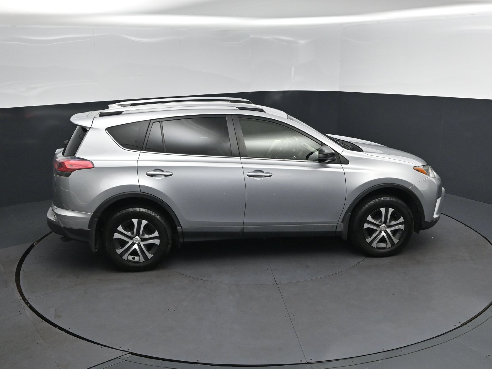 Used 2018 Toyota RAV4 LE FWD image 35