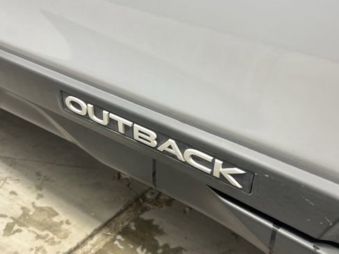 Used 2016 Subaru Outback 3.6R Limited image 9