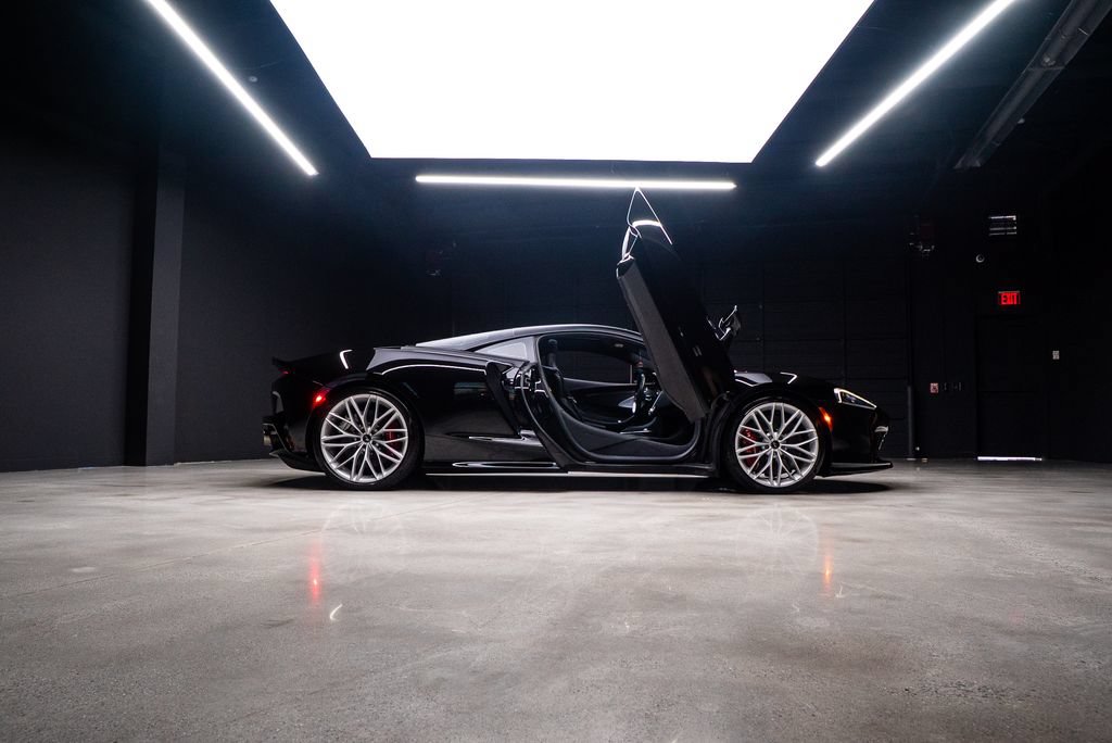 Used 2023 McLaren GT RWD image 13