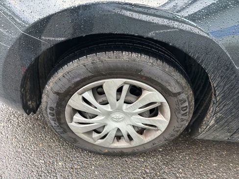 Used 2019 Toyota Yaris L image 15