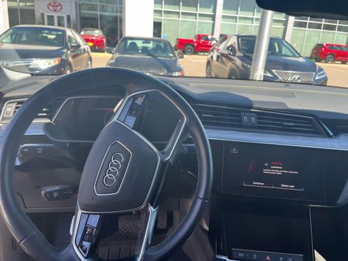 Used 2024 Audi Q8 e-tron Premium AWD/4WD image 11