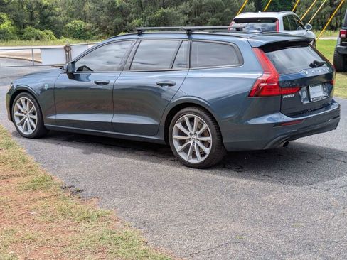 Used 2020 Volvo V60 T5 Momentum FWD image 4
