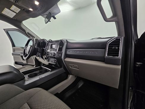 Used 2017 Ford F250 XLT w/ XLT Value Package image 9