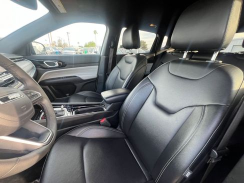 Used 2025 Jeep Compass Limited image 36