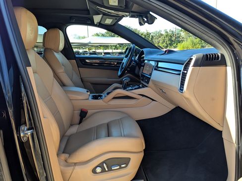 Used 2021 Porsche Cayenne Coupe image 27