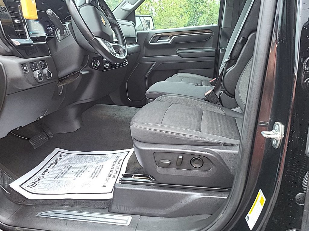 Used 2025 Chevrolet Silverado 1500 LT AWD/4WD image 4