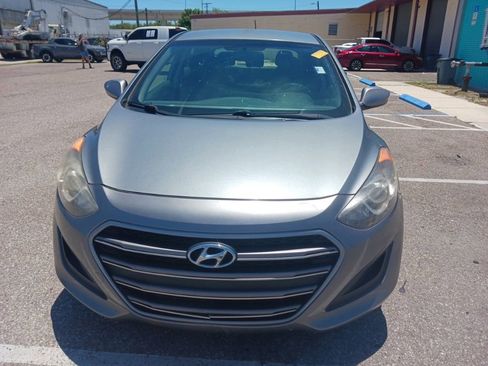 Used 2016 Hyundai Elantra GT FWD image 2