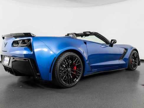 Used 2015 Chevrolet Corvette Z06 w/ 3LZ Preferred Equipment Group image 8